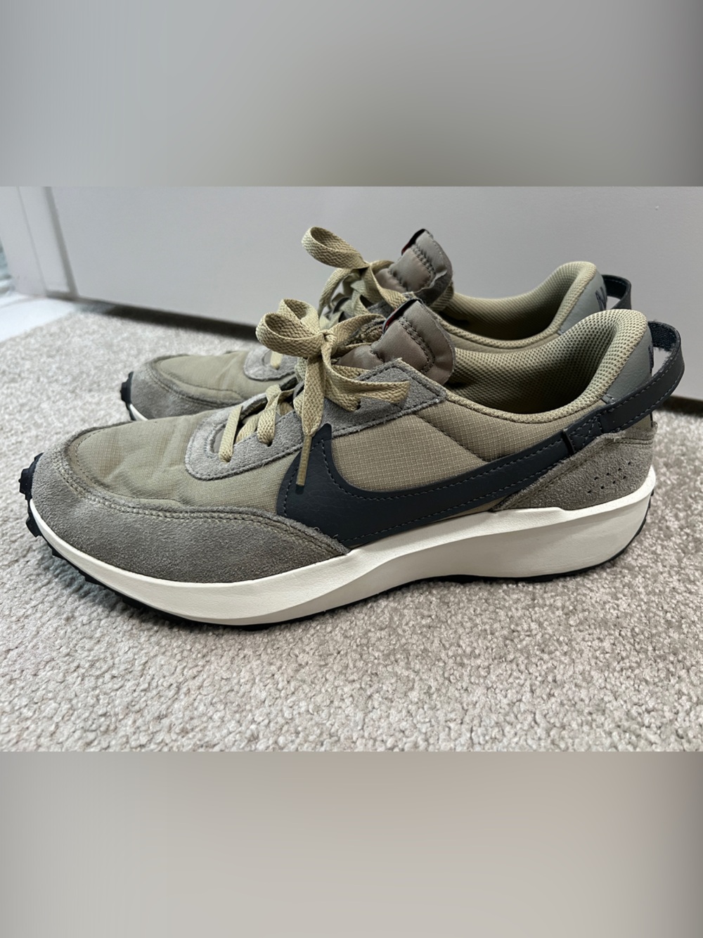 Nike Men's Olive Green and Black Retro Runner Sneakers